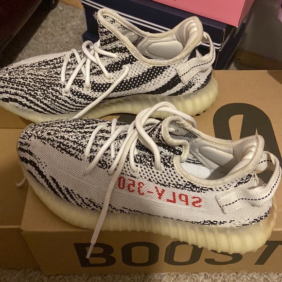 COPY - Yeezy Boost 350 v2 zebra ( 7 Mens ) ( 8.5 Womens ) - Picture 1 of 3